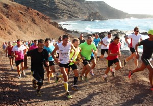 El arrecifeño emplea 34:37 minutos imponiendo un altísimo ritmo de carrera. La participación en el pueblo costero supera los cien deportistas. 