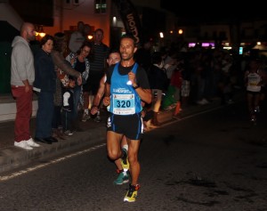  El corredor gana la prueba de 20 km empleando 1:12:58 horas, mientras que Suso Albar se clasifica primero en los 10 km con registro de 35:34 minutos.