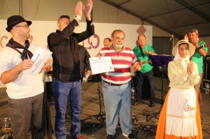 Cerca de 400 personas apoyan el encuentro folklórico de Uga que consigue recaudar 3.000 euros para un niño enfermo vecino de El Golfo.