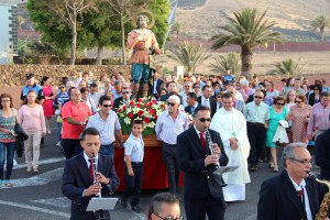 El pueblo celebra su Día Grande de fiestas adorando la figura del Santo Patrono y dejándose cautivar por la música de José Manuel Ramos.   