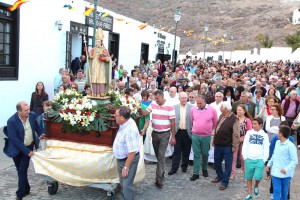 El pueblo devoto participa de la función religiosa y procesión para luego disfrutar del  VIII Encuentro de Solistas San Marcial de Rubicón. 