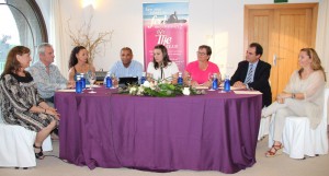 Veinticinco chicas participan en el clinic dirigido por dos monitores franceses de prestigio internacional que organiza el Club Isla Lanzarote con el apoyo del Cabildo, Arrecife y Yaiza. 