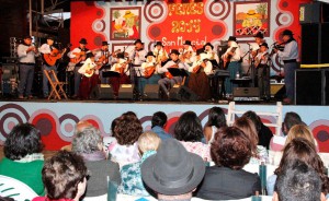 La Parranda Janubio y Jóvenes Cantadores de Tenerife actuaron ante un público entregado. 