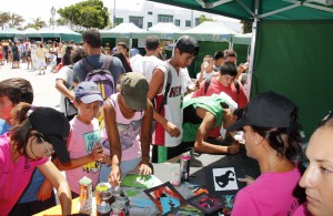 Doscientos chavales de la Isla participan de la animada celebración del Día Internacional de la Juventud organizada por el Cabildo de Lanzarote y los siete ayuntamientos.