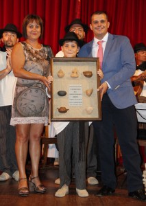 Pablo Cáceres Reyes recibió el obsequio del Ayuntamiento. 