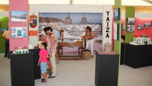 El stand sureño de la Feria de Artesanía exhibe la arquitectura tradicional del municipio a través de maquetas y fotografías antiguas y actuales. 