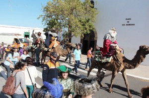 Las cabalgatas de sus Majestades,  animadas por música y personajes infantiles,  estarán precedidas de talleres lúdicos en la plaza de ambos pueblos.