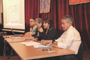 El Ayuntamiento organiza con la Asociación Mercedes Medina charlas de interés como la impartida por el profesor Antonio Delgado Nuñez sobre ‘Envejecimiento activo’. 
