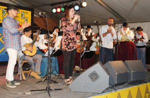 Destacadas voces canarias acompañadas por la parranda Janubio regalan la noche más folklórica de las Fiestas de San Marcial.  