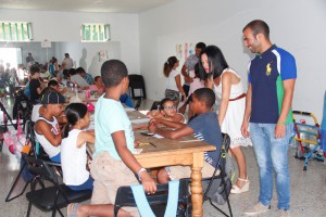 Los menores realizan actividades lúdicas y educativas en los centros socioculturales y salen de excursión durante julio y agosto. 
