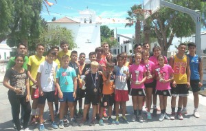 El Club Tinyala y el Ayuntamiento fomentan el baloncesto. 