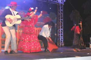 Mayores del municipio y el grupo de teatro ‘Entre Amigos de Yaiza’ ofrecen actuaciones cargadas de humor e interpretación. 