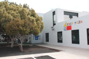 Chicos de los centros de Playa Blanca, Uga y Yaiza son beneficiarios de este servicio ofrecido por la Concejalía de Educación del Ayuntamiento. 
