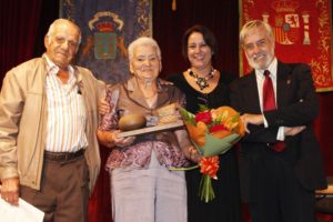 El recital sureño se rinde a la autenticidad de la poetisa de Las Breñas. Creadores invitados funden sentimientos e inspiraciones alabando a Yaiza y Lanzarote. 