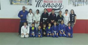 Catorce niños viajan este fin de semana a Inglaterra a participar en el Brazilian Jiu Jitsu Junior European 2016. 